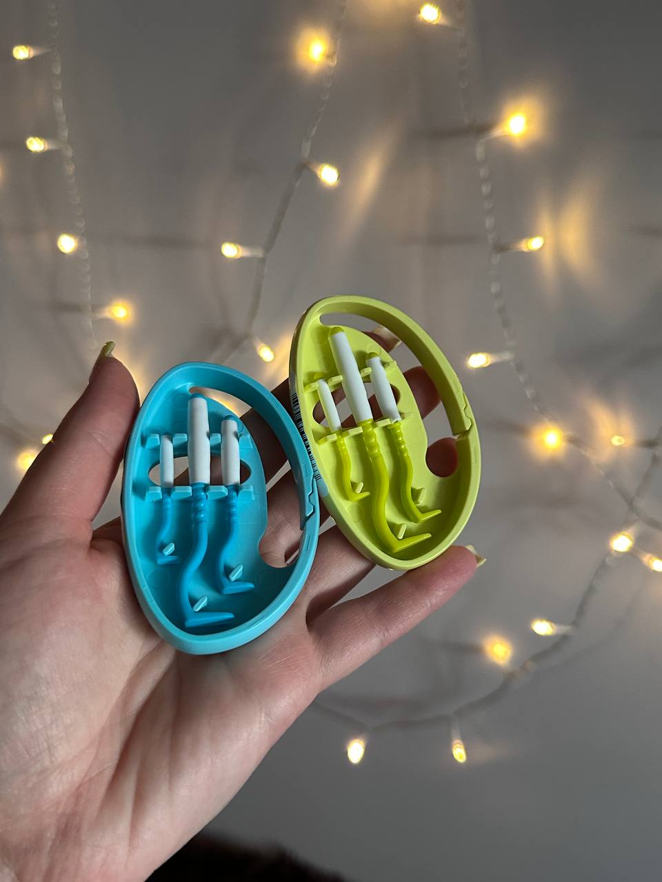 Потрійний інструмент для видалення кліщів Tick Twister O`Tom у тримачі з прогумованою ручкою, зелений Потрійний інструмент для видалення кліщів Tick Twister O`Tom у тримачі з прогумованою ручкою, зелений